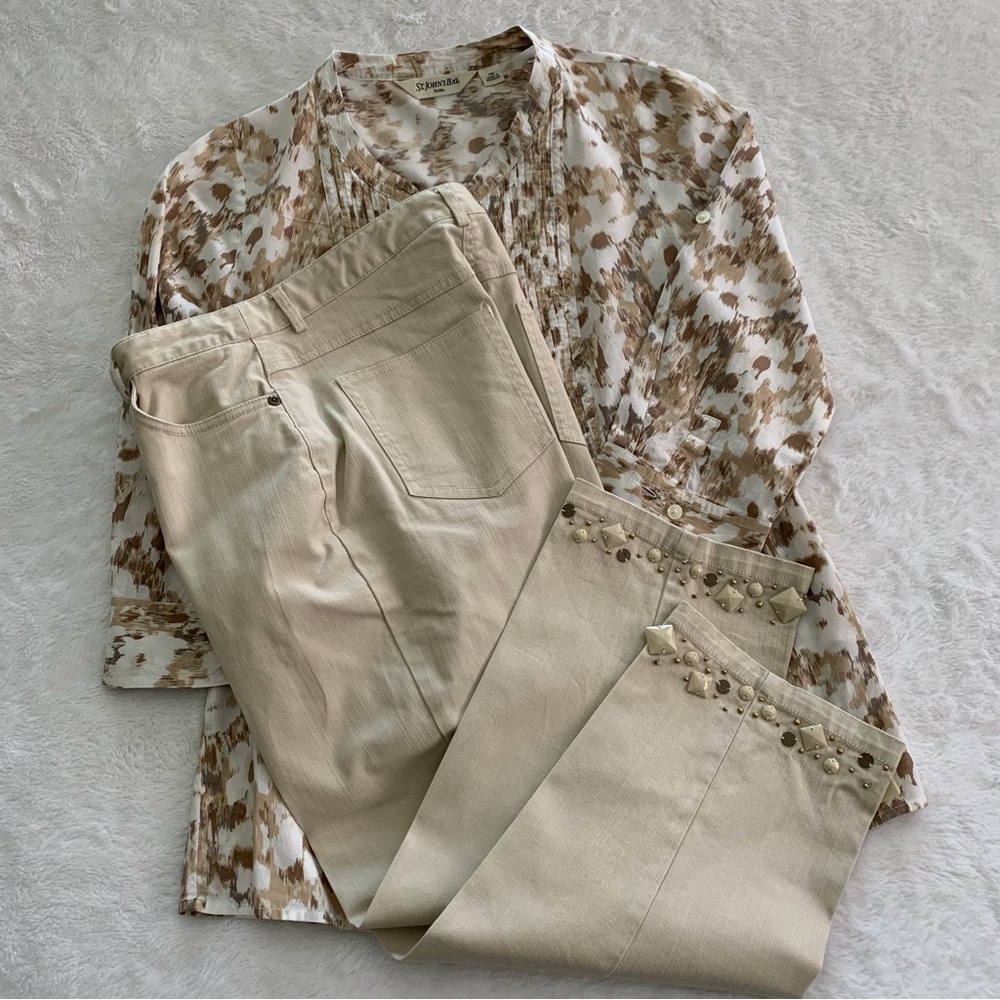 Lara Lane cream colored capri pants.  Size 6P.